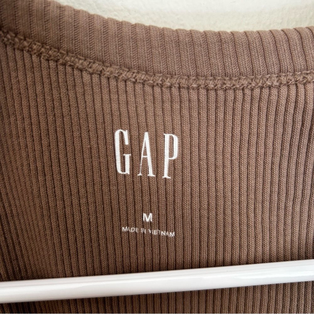 GAP Ribbed Button Front Tank - Picture 3 of 4